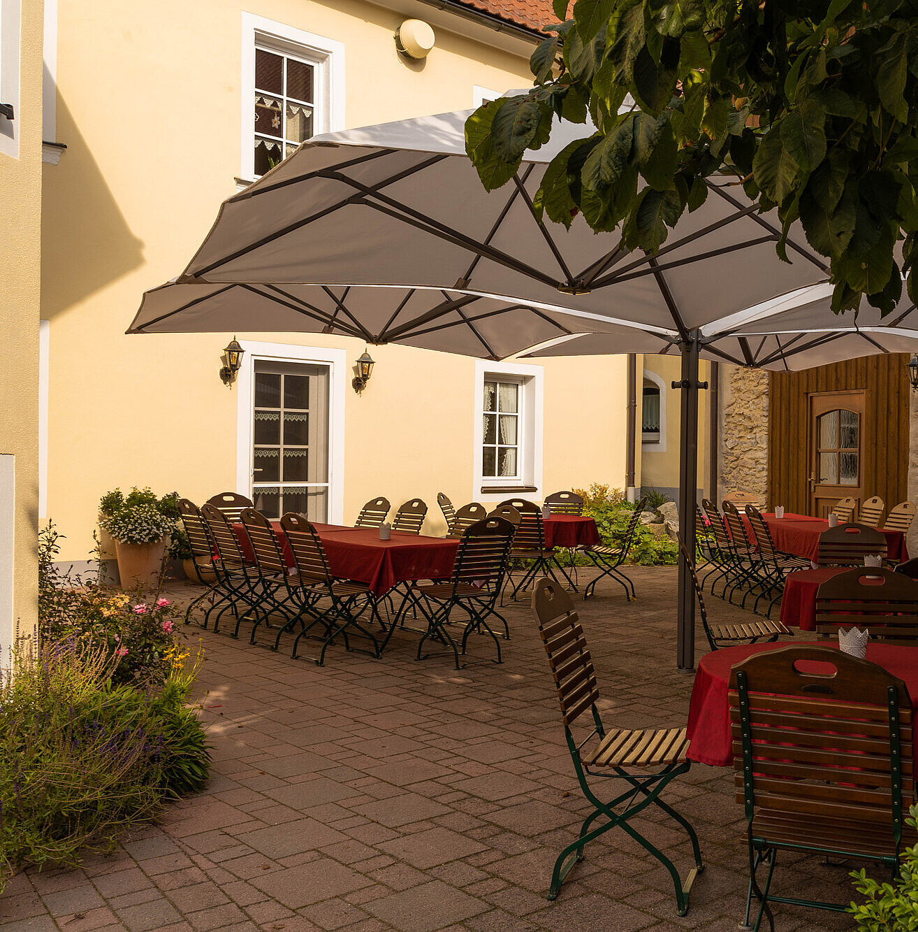 Terrasse der Gaststätte Zum "Kouh-Lenzen" in Konnersreuth