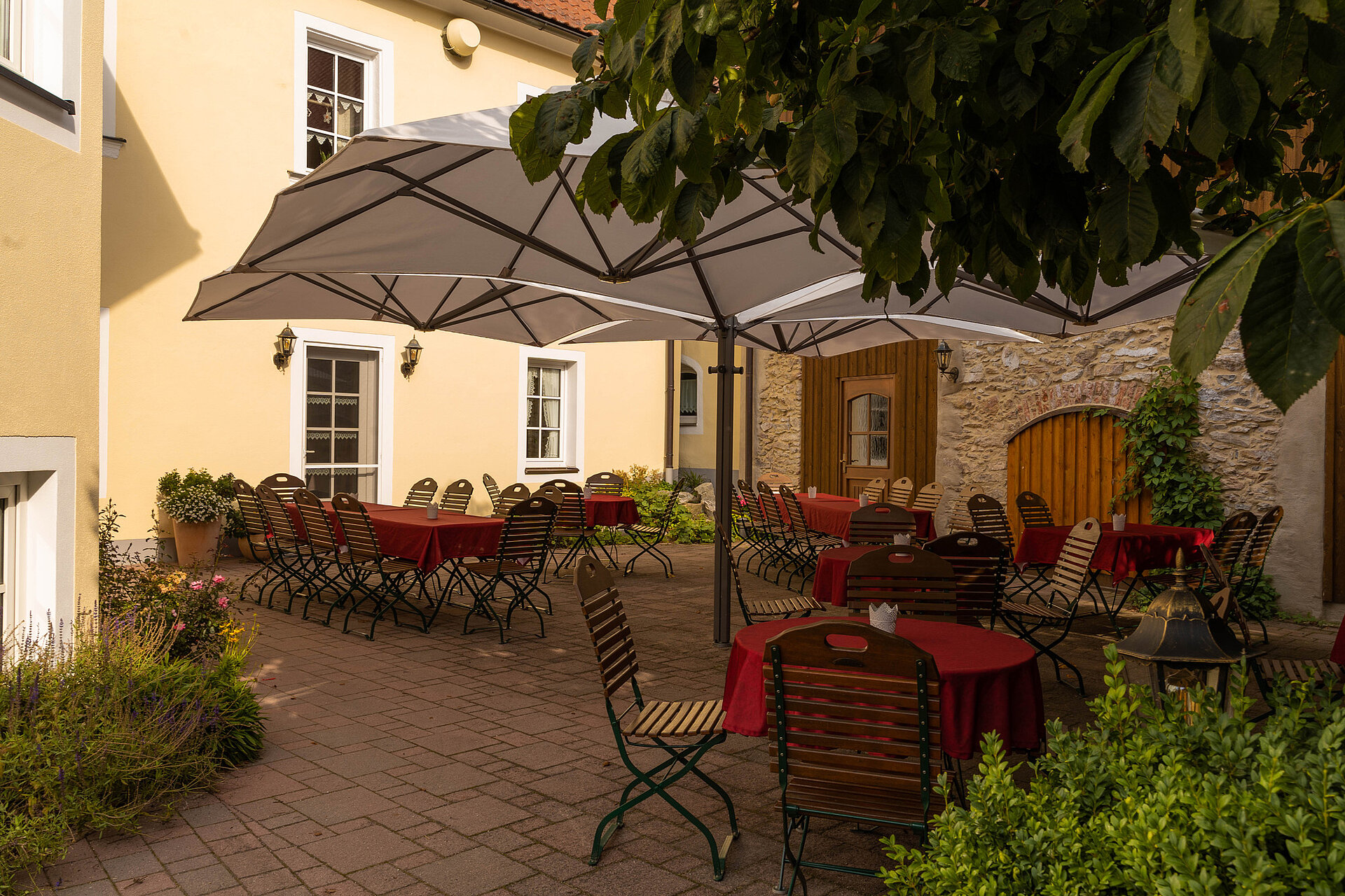Terrasse der Gaststätte Zum "Kouh-Lenzen" in Konnersreuth