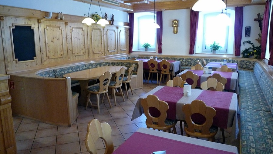 Gasthaus Zum "Kouh-Lenzen": Die kleine Gaststube in Konnersreuth